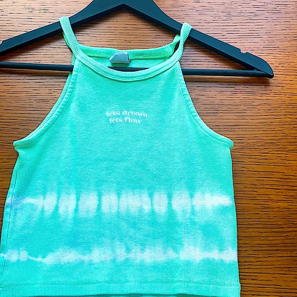 Green - Picture 1 of 1